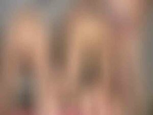 DianaDeLuxe Porno Video: von 2 Usern v. hinten genommen mit Dildo XL