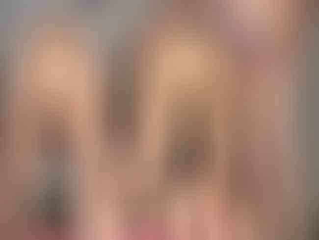 DianaDeLuxe Porno Video: von 2 Usern v. hinten genommen mit Dildo XL